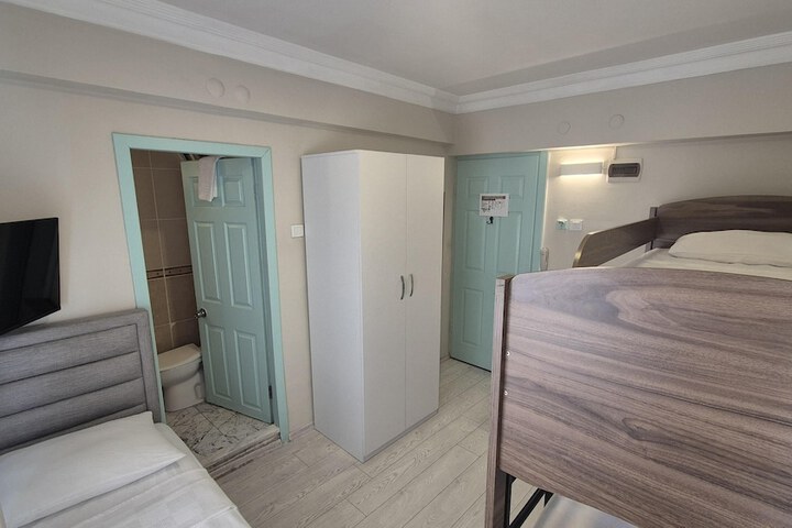 Room 45 of 102