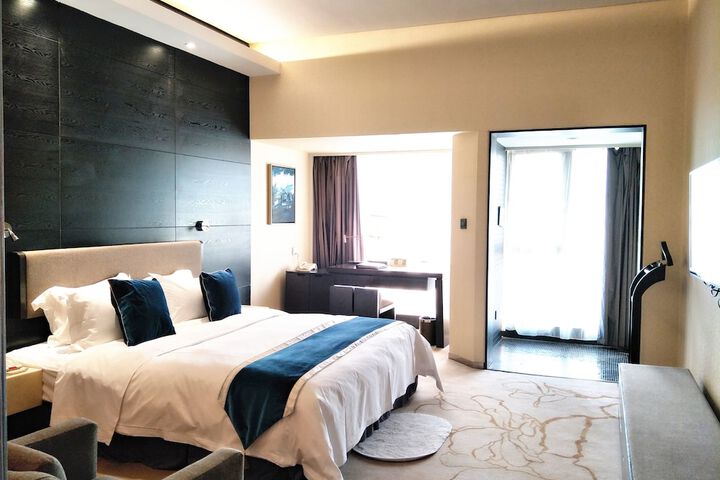 Room 12 of 46
