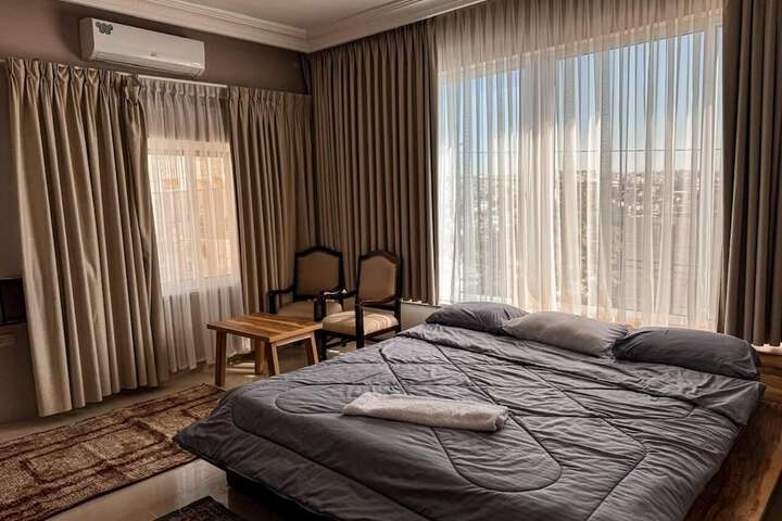 Room 3 of 32