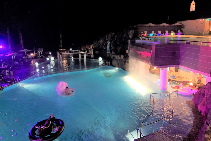 Pool 93 of 223
