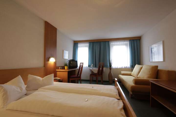 Room 5 of 28