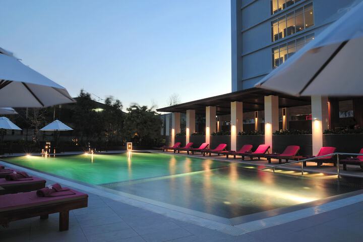 Hotel with Pool
