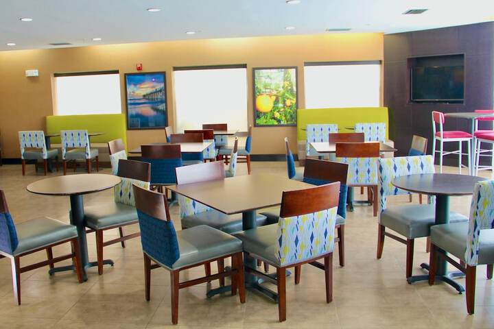 Breakfast/Coffee Service 24 of 26