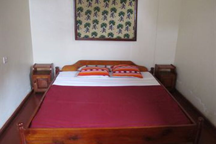 Room 12 of 27