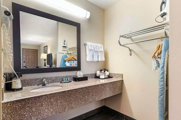 Room 15 of 26
