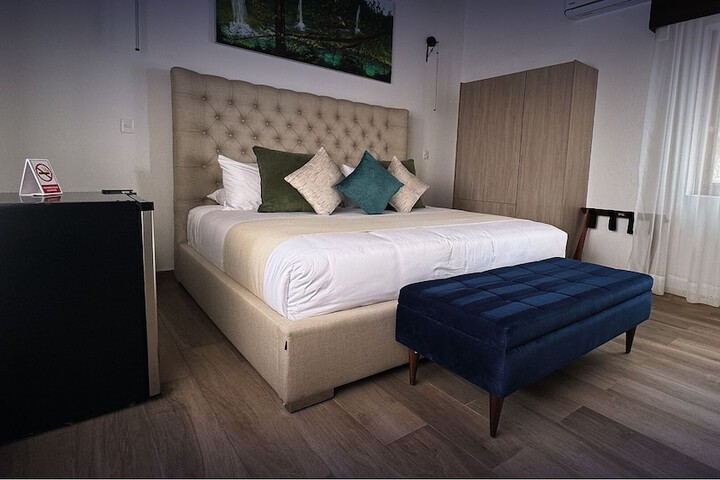 Room 5 of 34