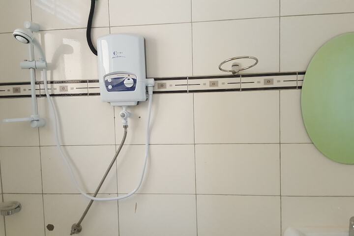 Room 6 of 12