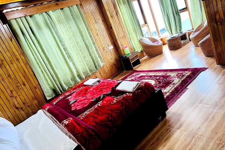 Room 10 of 29