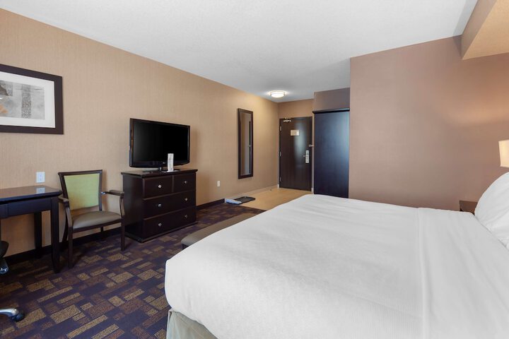 Room 6 of 44