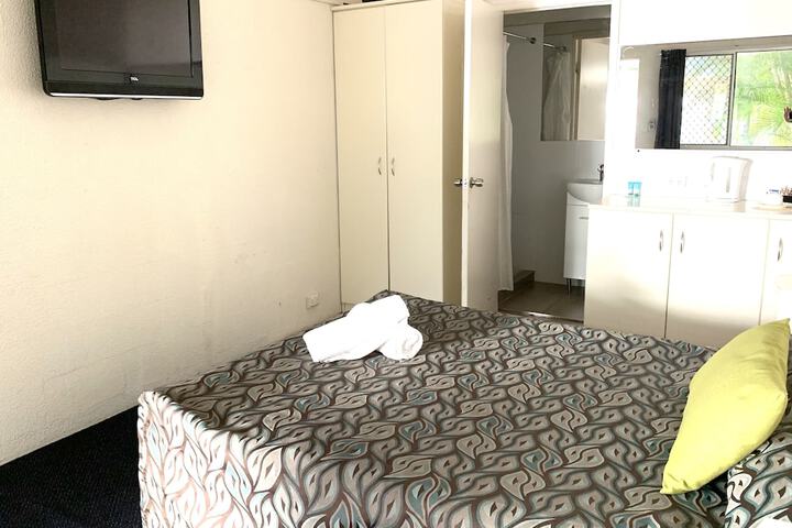 Room 4 of 15