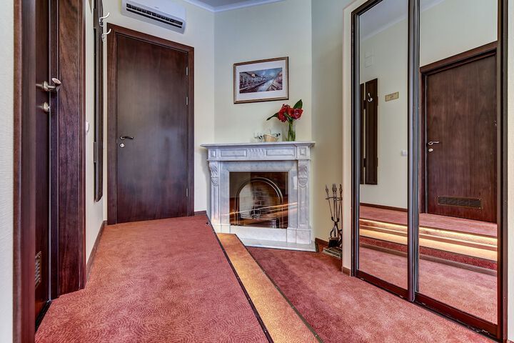 Room 14 of 66