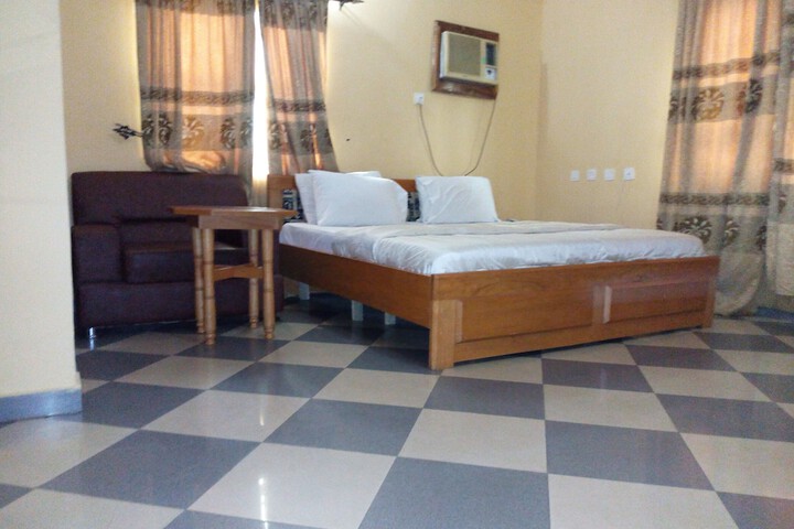 Room 19 of 34