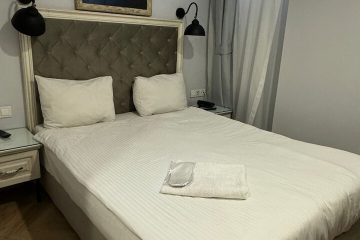 Room 28 of 53