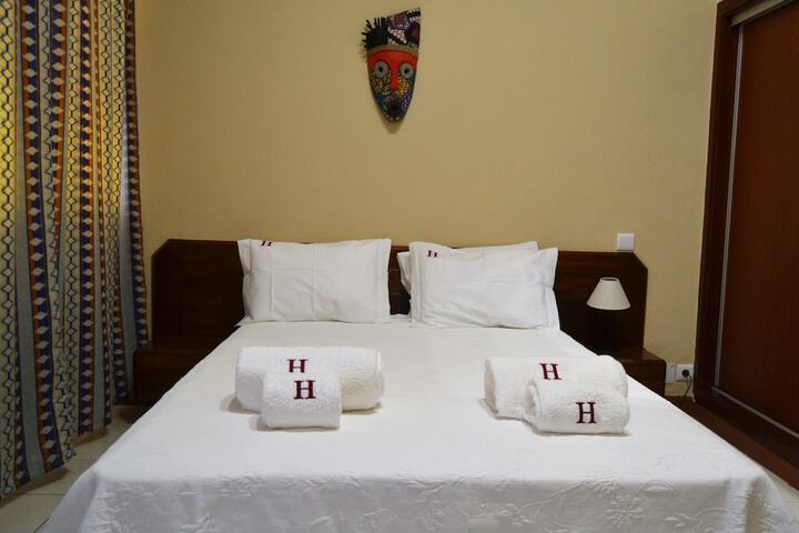 Room 4 of 28