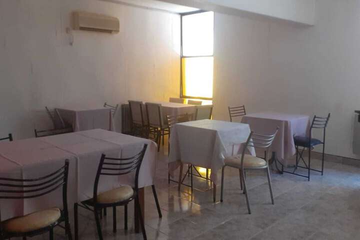 Dining 4 of 6