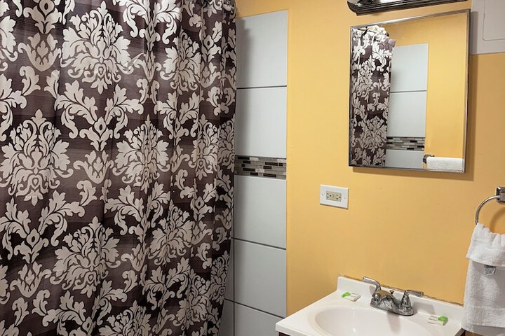 Standard Room, King or Two Doubles (3 of 6)