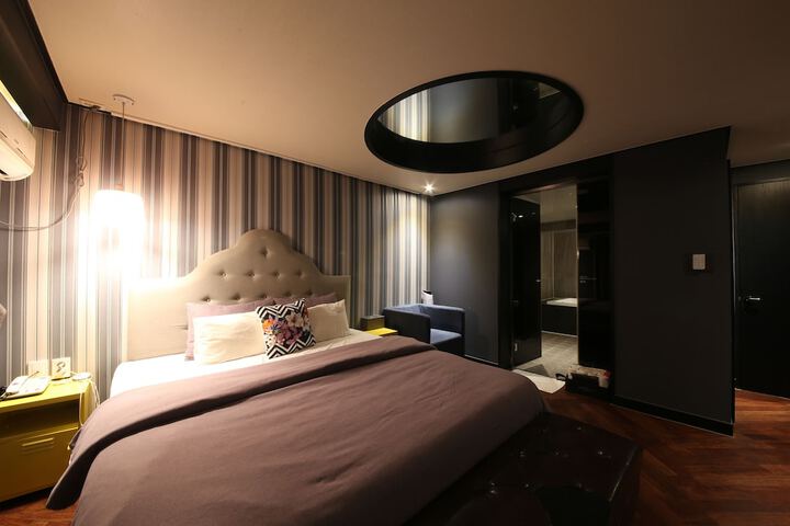 Room 21 of 45