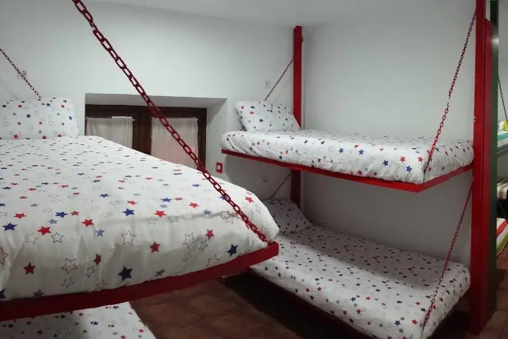 Room 4 of 13
