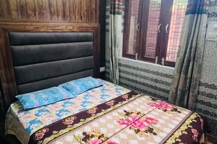 Room 5 of 11