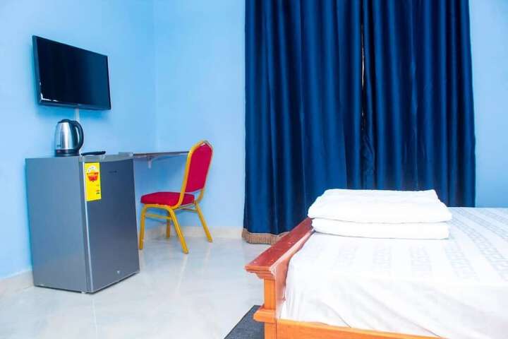 Room 2 of 16
