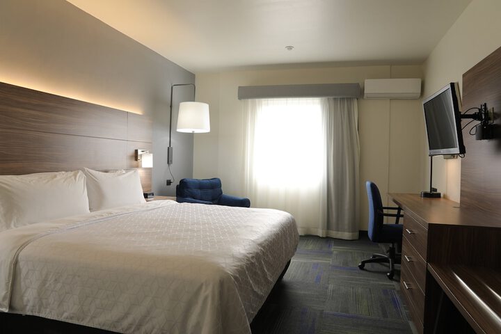 Room 13 of 114
