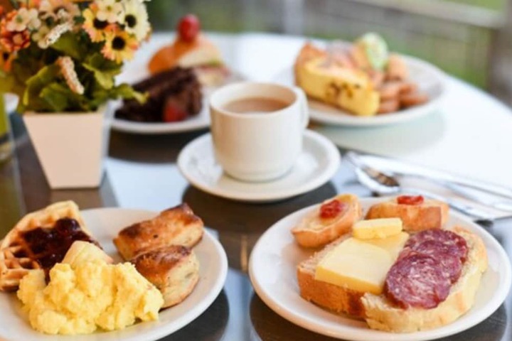 Breakfast/Coffee Service 92 of 105