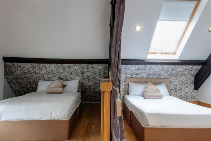 Room 45 of 106