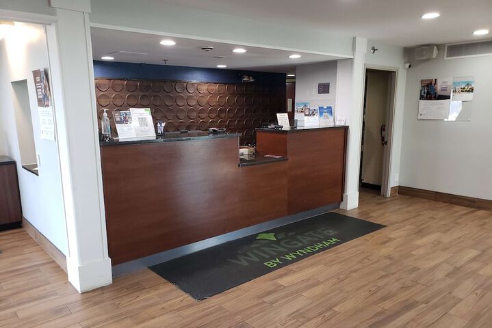 Entrance & Lobby