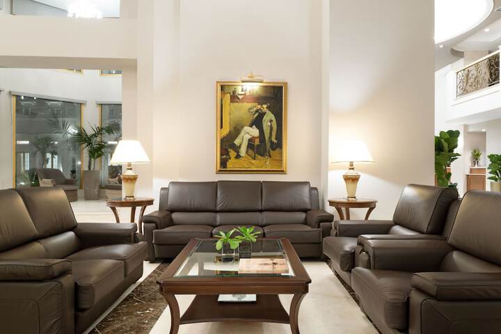 Entrance & Lobby