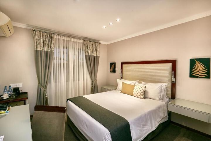 Room 10 of 33