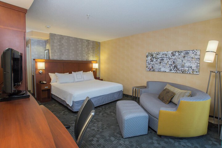 1 King Bed (7 of 16)