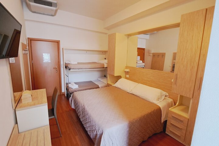 Room 38 of 139