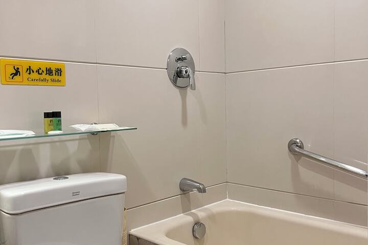 Room 29 of 46