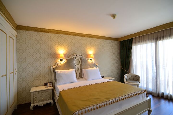 Room 12 of 177