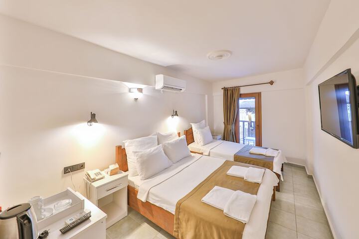 Room 15 of 33