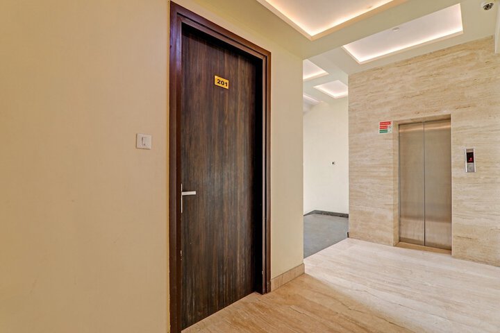 OYO TOWNHOUSE 6844 SAM INN
