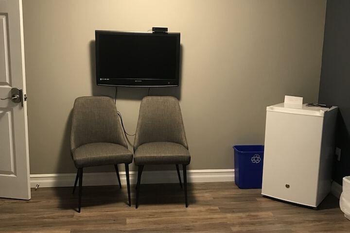 Room 3 of 28