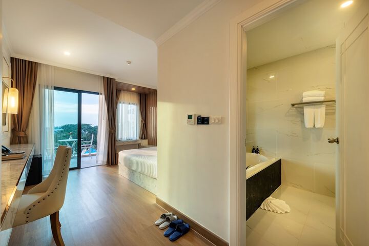 Room 33 of 68