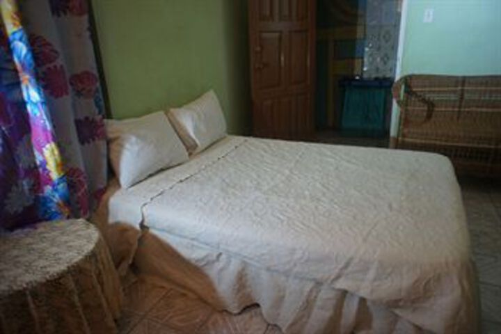 Room 7 of 18