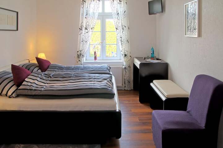 Room 3 of 40