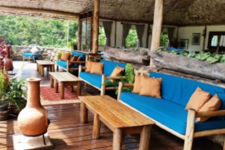 Lounge 7 of 10