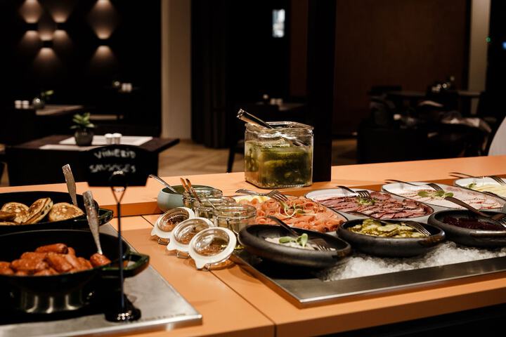 Dining 75 of 83