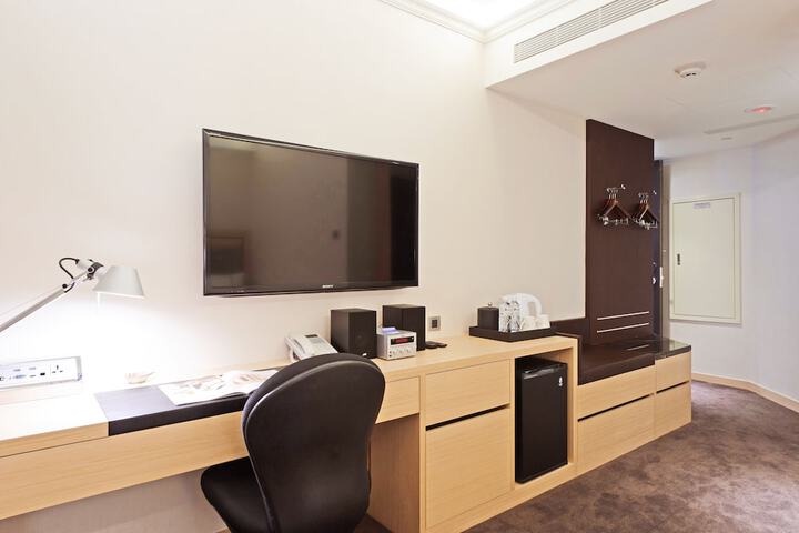 Room 9 of 55