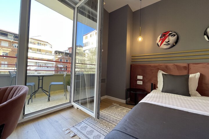 Room 12 of 68