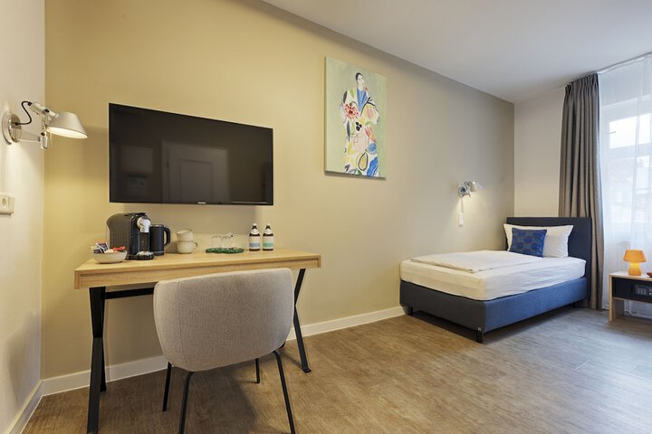 Room 16 of 25