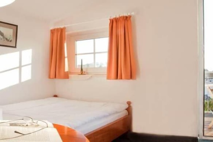 Room 27 of 60