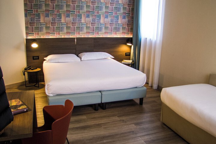 Room 10 of 35