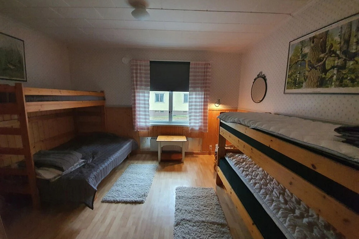 Room 2 of 18