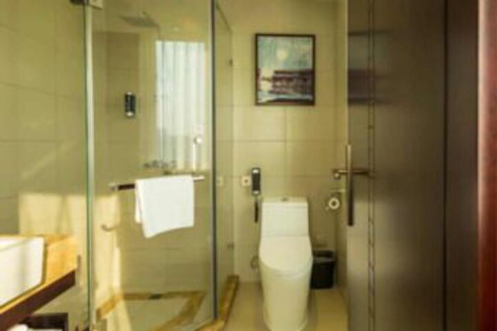 Room 2 of 25