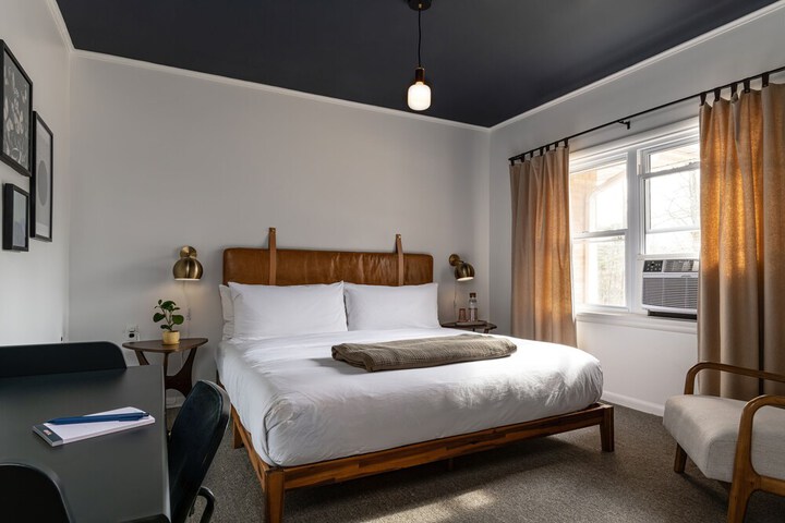 Room 14 of 42